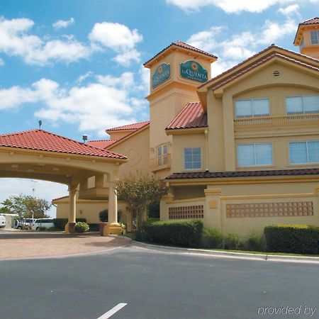 Отель La Quinta By Wyndham Austin Airport Экстерьер фото