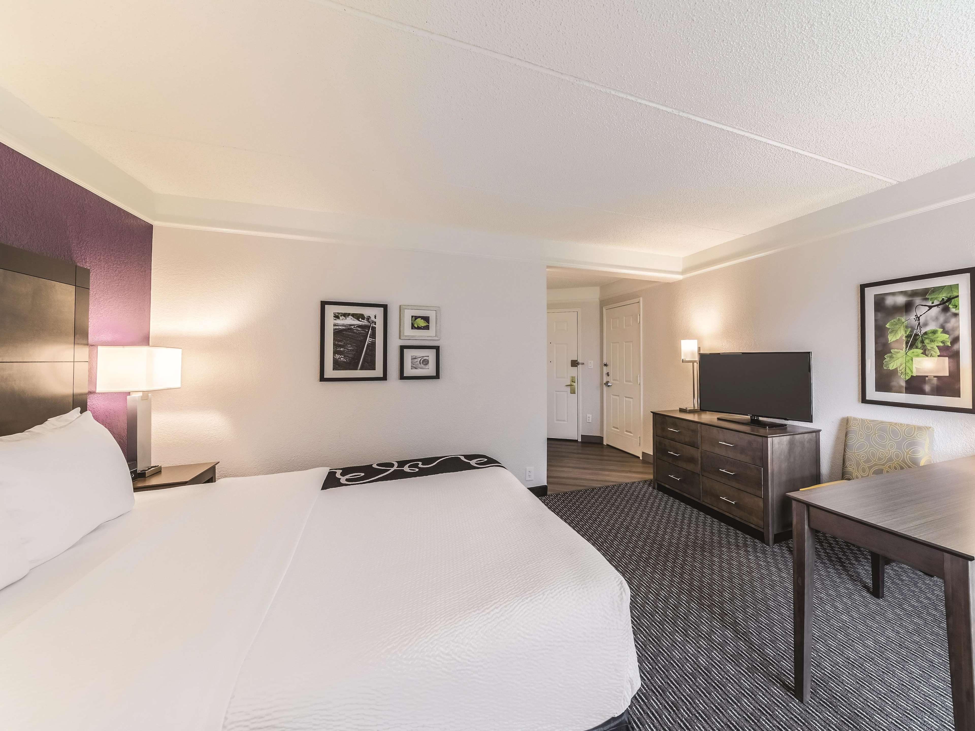 Отель La Quinta By Wyndham Austin Airport Экстерьер фото