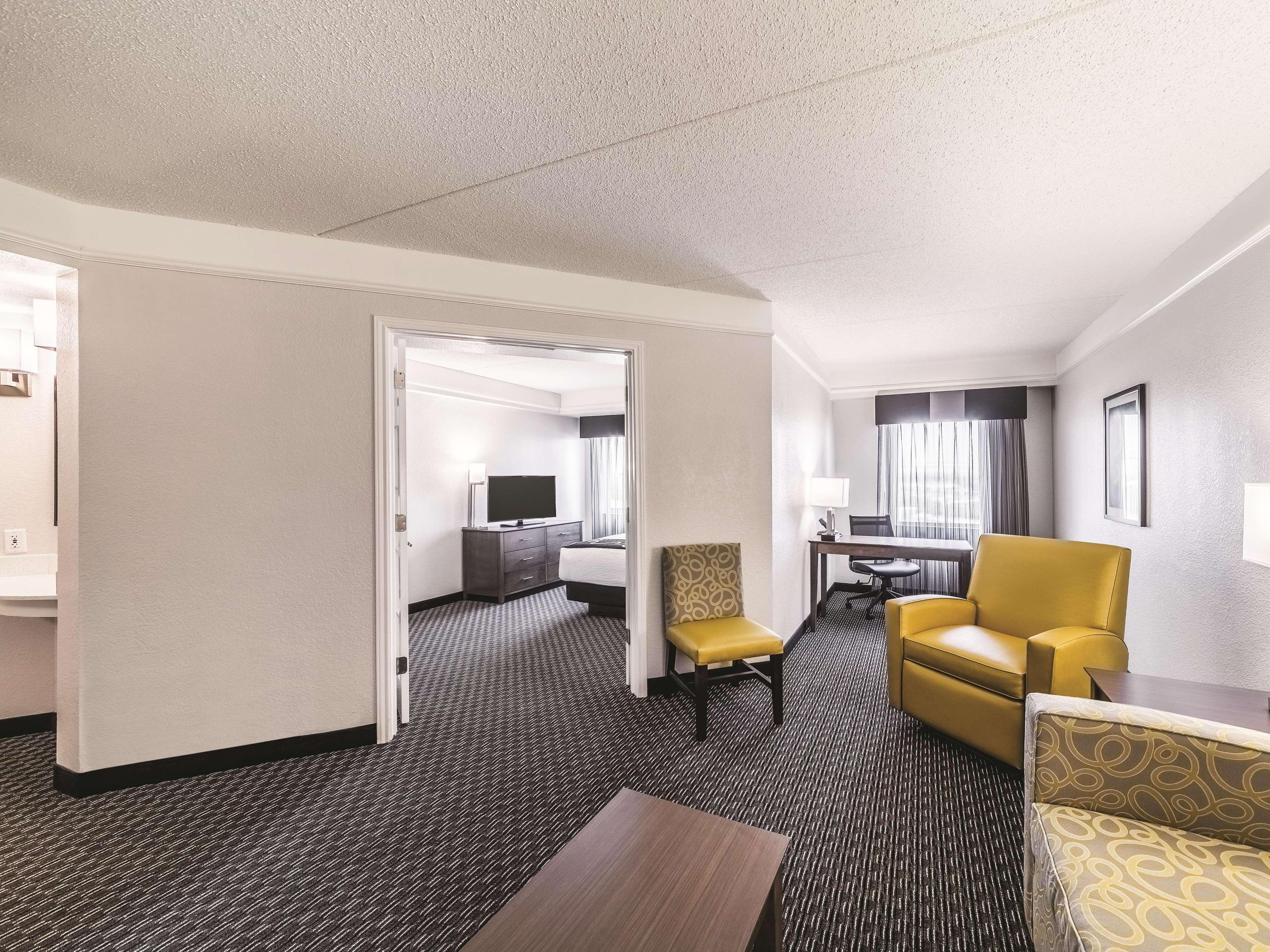Отель La Quinta By Wyndham Austin Airport Экстерьер фото