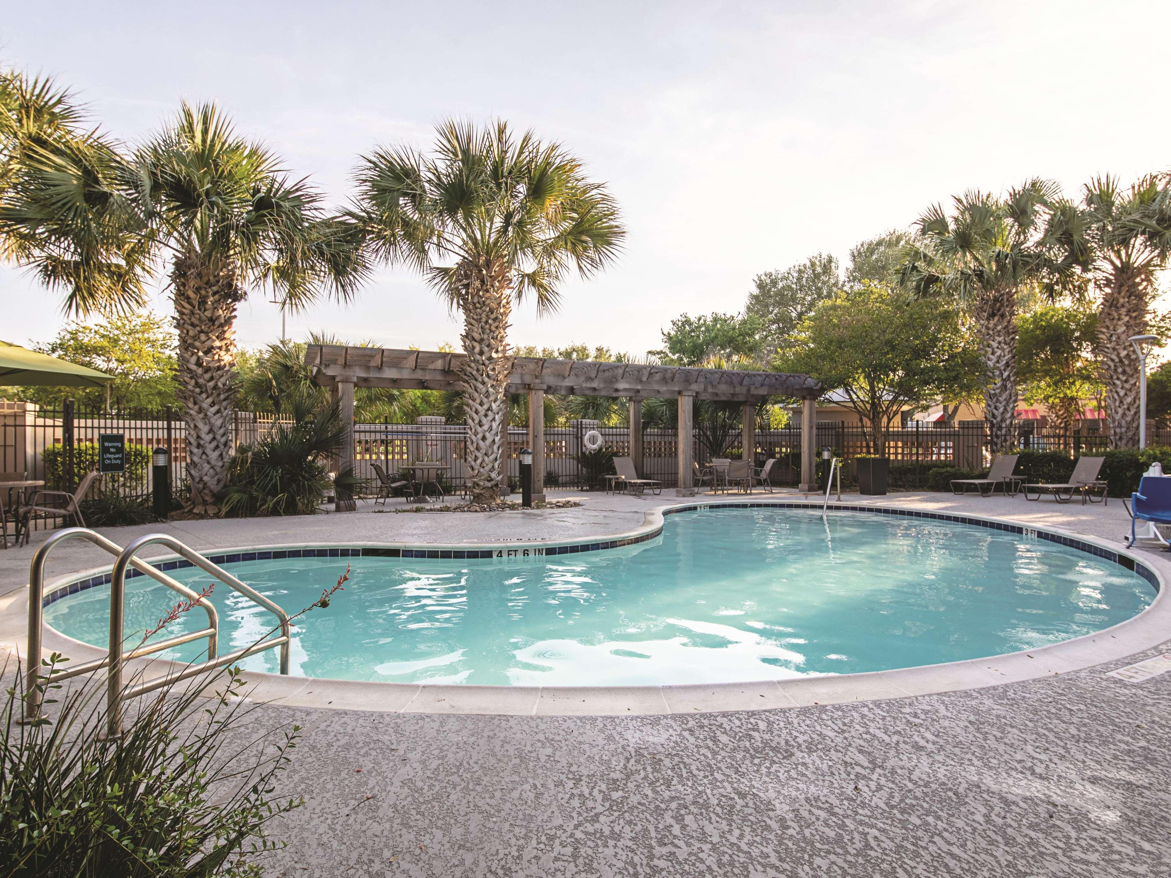 Отель La Quinta By Wyndham Austin Airport Экстерьер фото