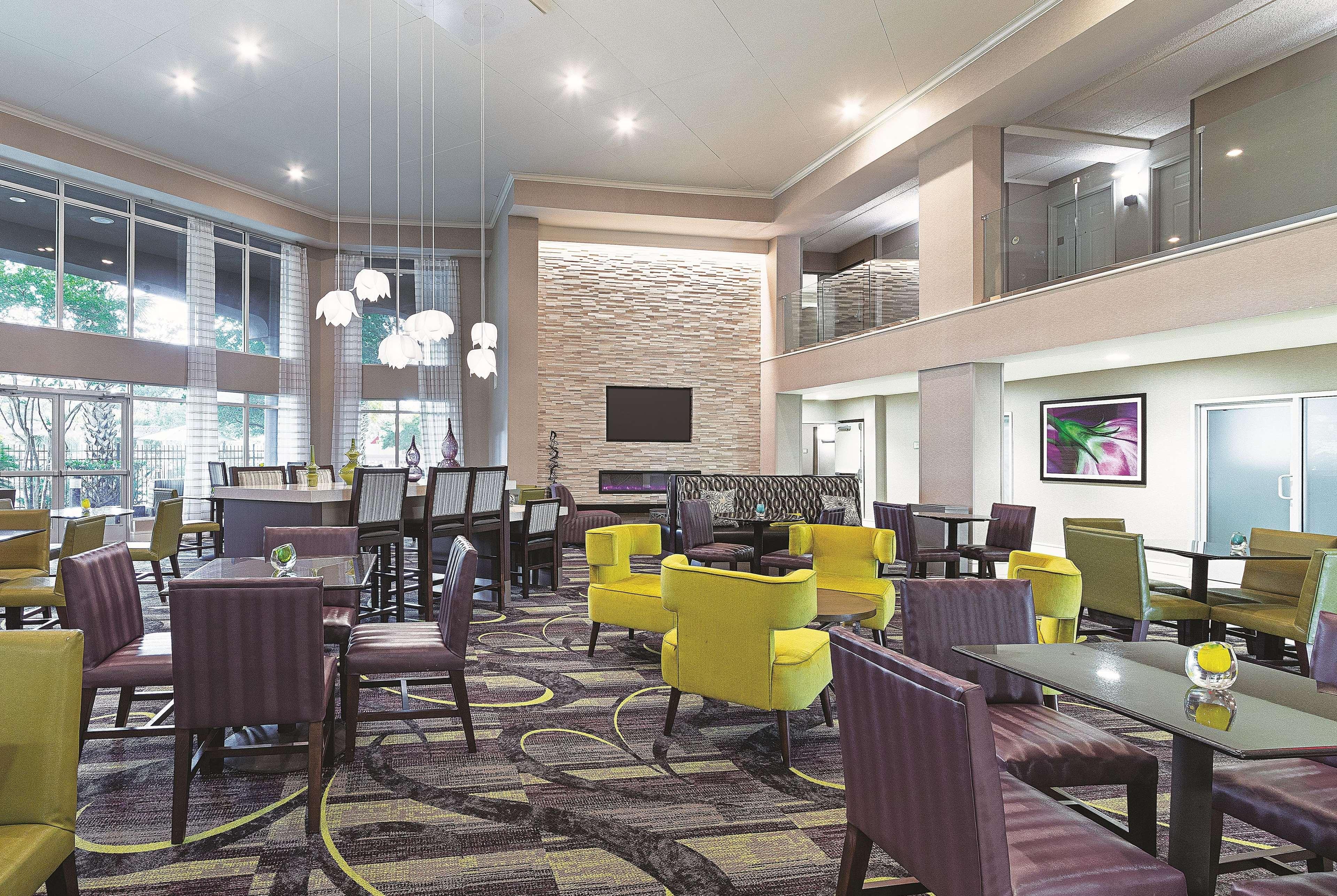 Отель La Quinta By Wyndham Austin Airport Экстерьер фото