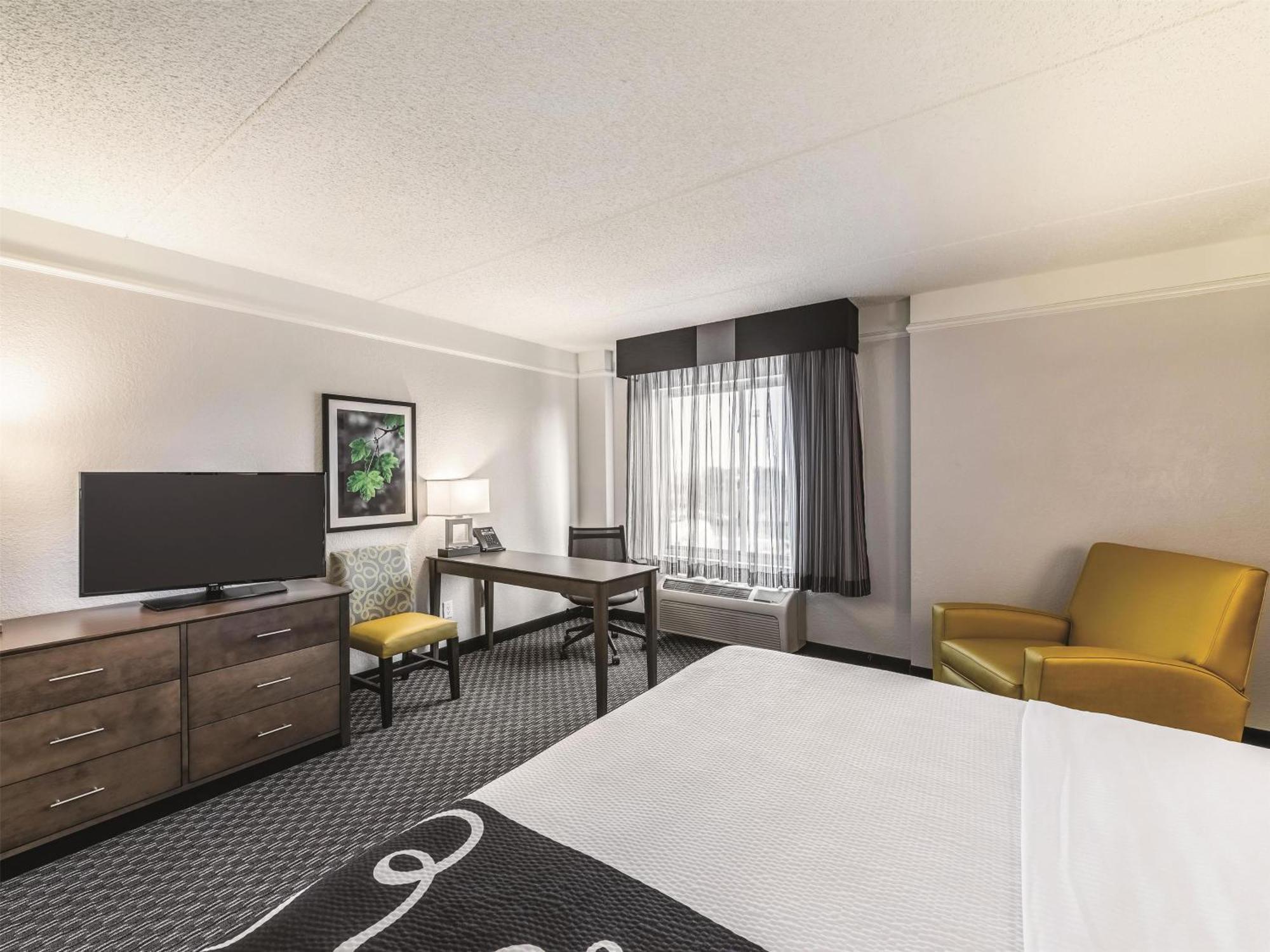 Отель La Quinta By Wyndham Austin Airport Экстерьер фото