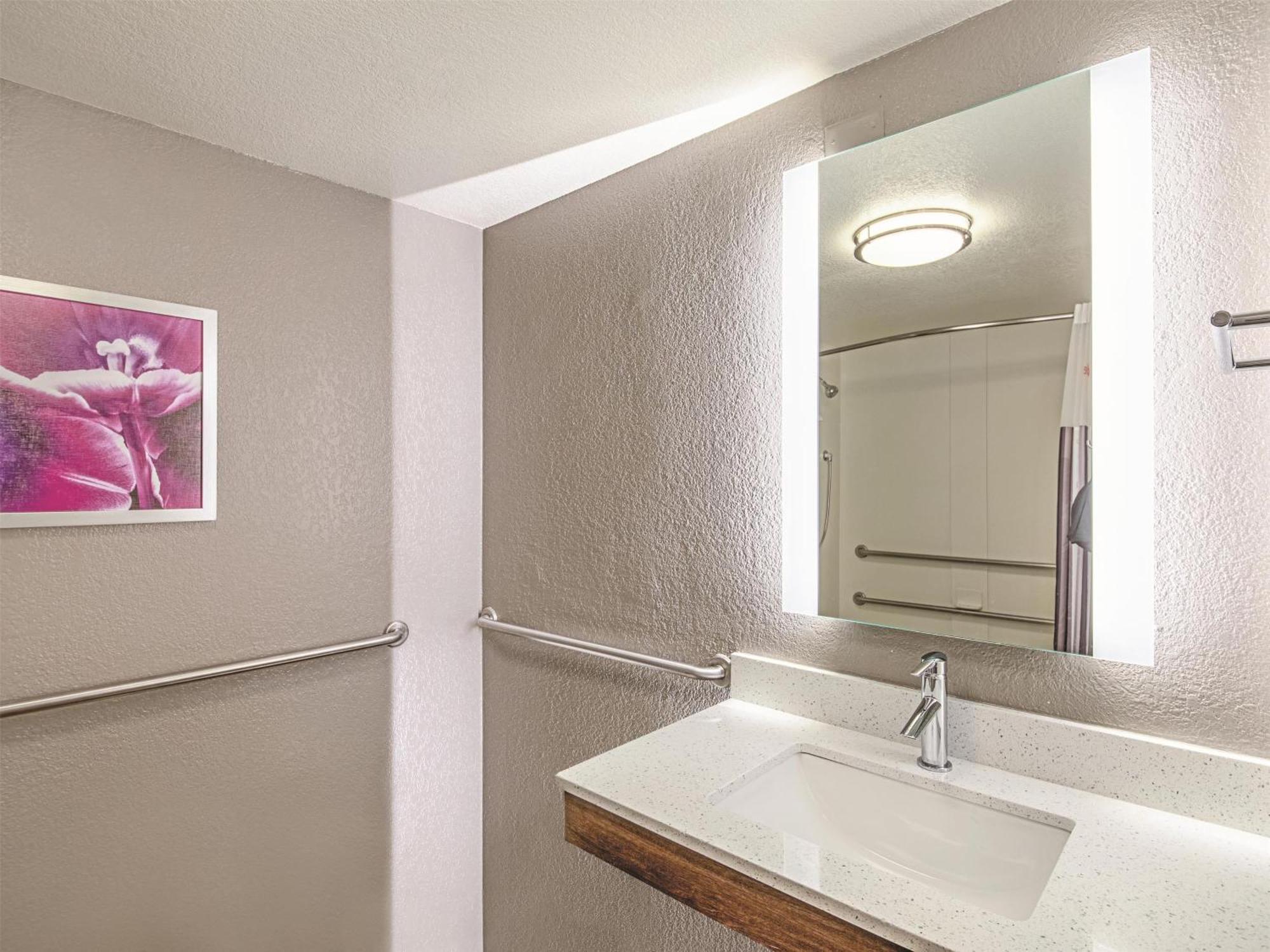 Отель La Quinta By Wyndham Austin Airport Экстерьер фото