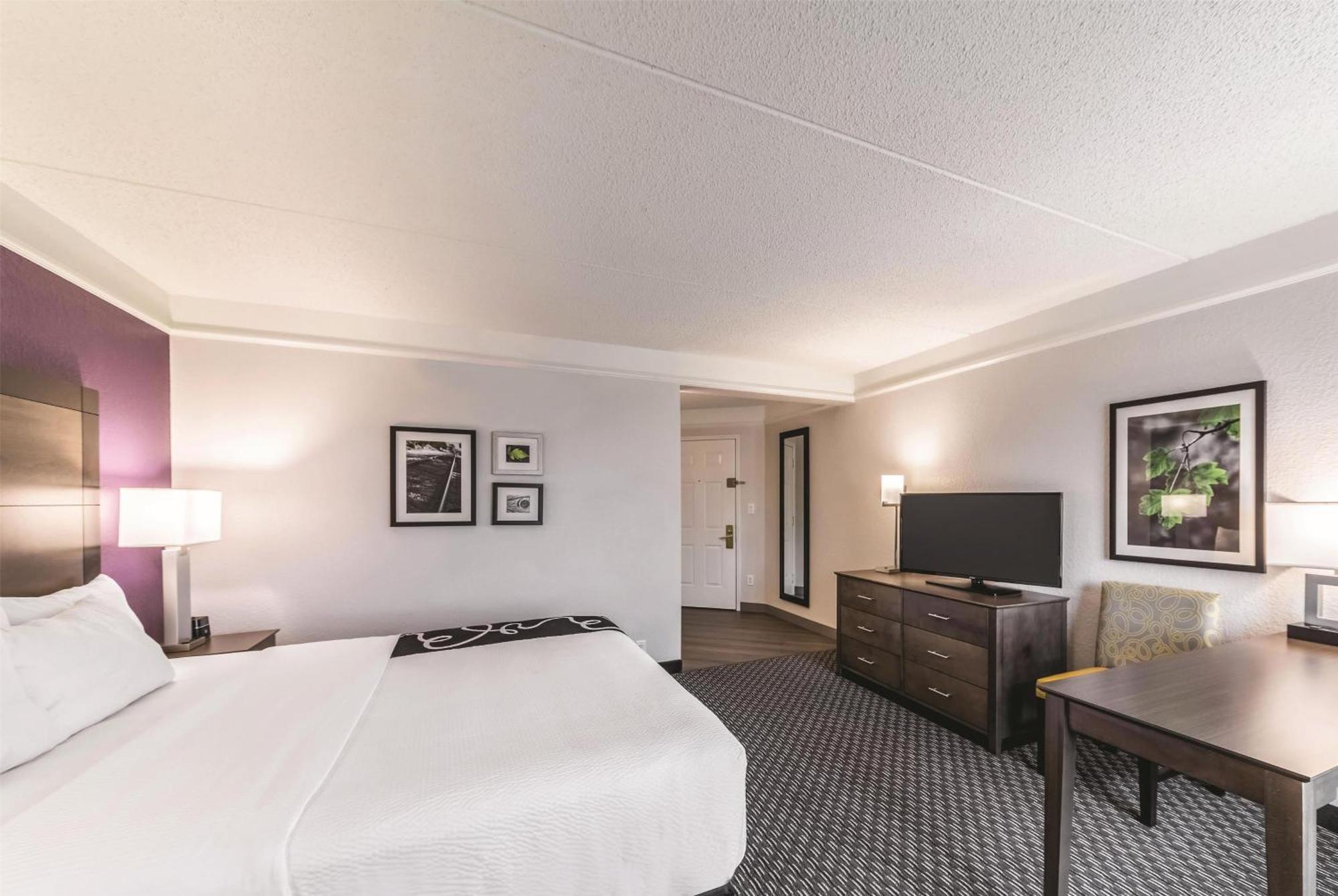 Отель La Quinta By Wyndham Austin Airport Экстерьер фото