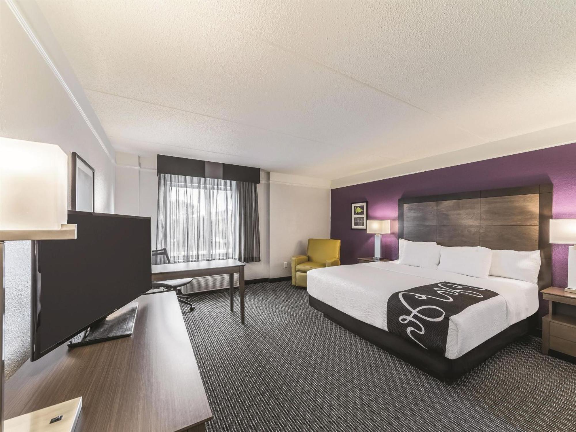 Отель La Quinta By Wyndham Austin Airport Экстерьер фото